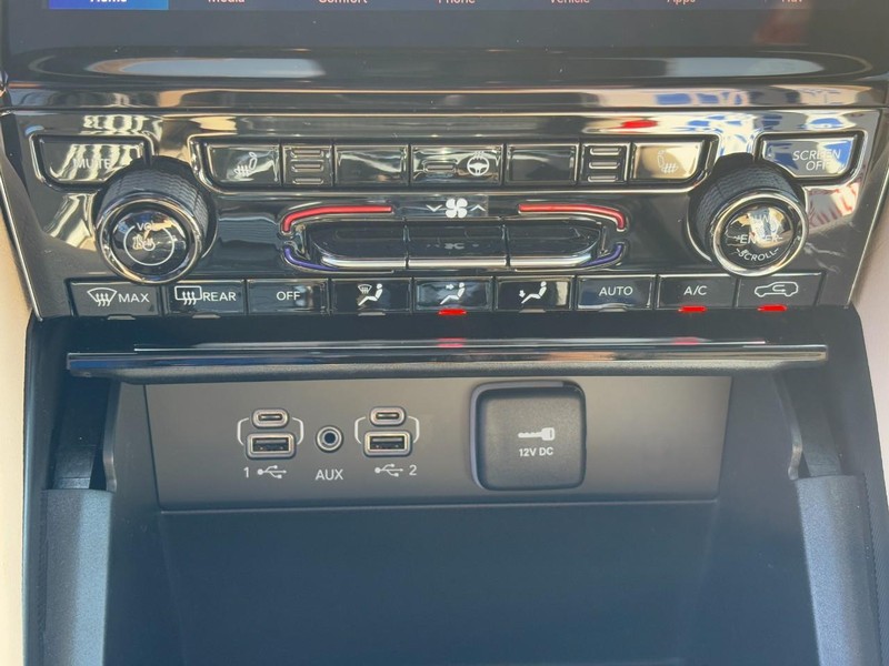 Jeep Grand Cherokee L Vehicle Full-screen Gallery Image 17