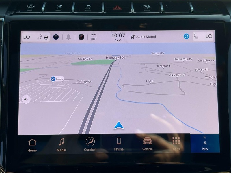 Jeep Grand Cherokee L Vehicle Full-screen Gallery Image 19