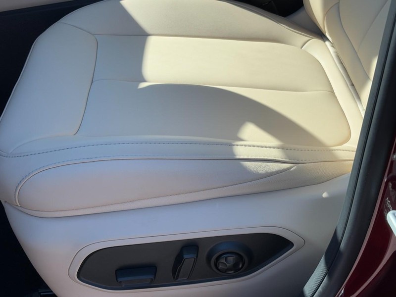 Jeep Grand Cherokee L Vehicle Full-screen Gallery Image 22