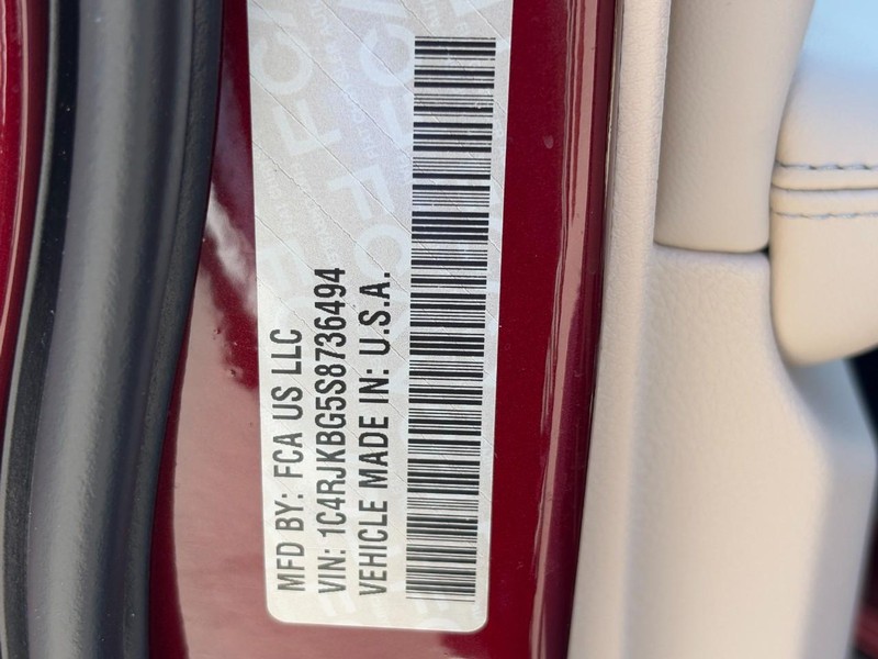 Jeep Grand Cherokee L Vehicle Full-screen Gallery Image 24