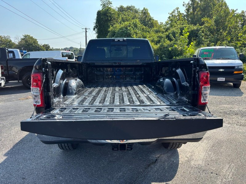 Ram 2500 Vehicle Full-screen Gallery Image 04