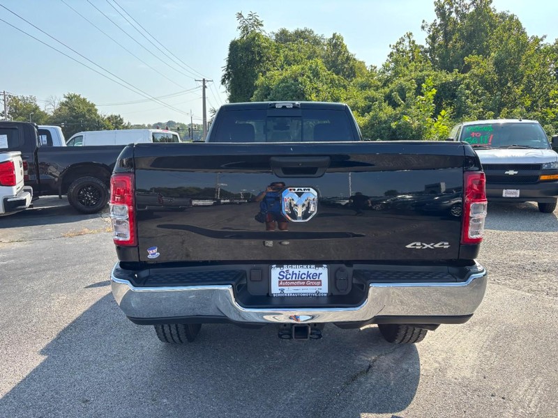 Ram 2500 Vehicle Full-screen Gallery Image 05