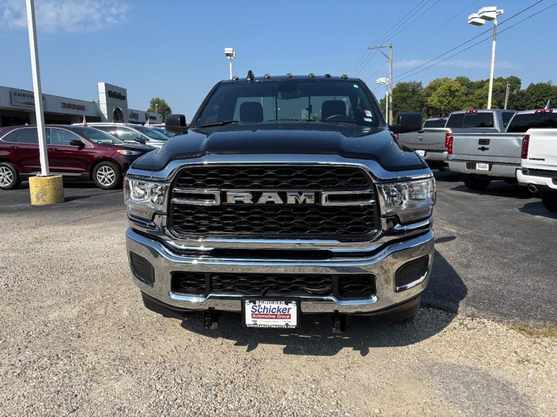 Ram 2500 Vehicle Full-screen Gallery Image 09