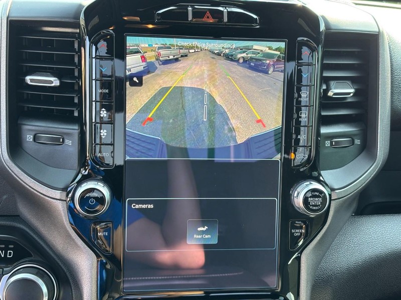 Ram 2500 Vehicle Full-screen Gallery Image 18