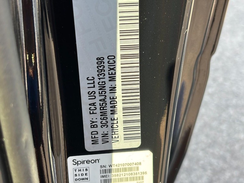 Ram 2500 Vehicle Full-screen Gallery Image 23