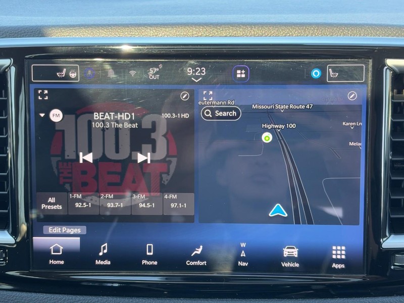 Chrysler Pacifica Vehicle Full-screen Gallery Image 14