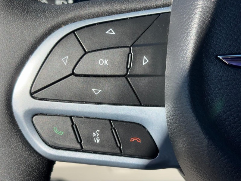 Chrysler Pacifica Vehicle Full-screen Gallery Image 18