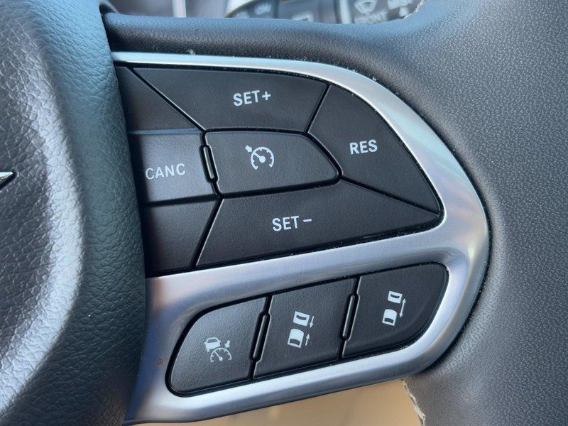 Chrysler Pacifica Vehicle Full-screen Gallery Image 19