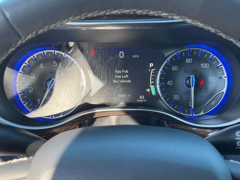 Chrysler Pacifica Vehicle Full-screen Gallery Image 20