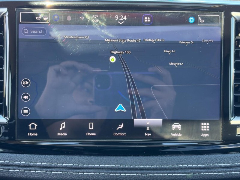 Chrysler Pacifica Vehicle Full-screen Gallery Image 23