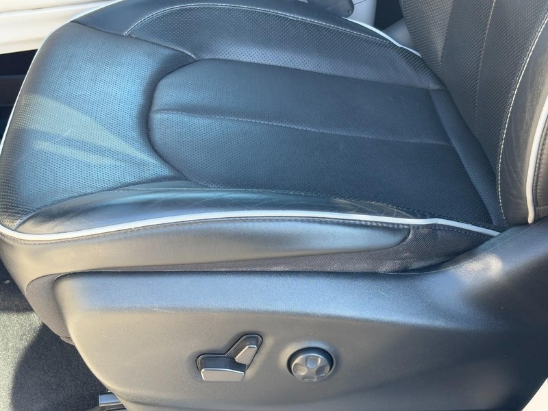 Chrysler Pacifica Vehicle Full-screen Gallery Image 27