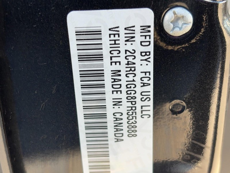 Chrysler Pacifica Vehicle Full-screen Gallery Image 29