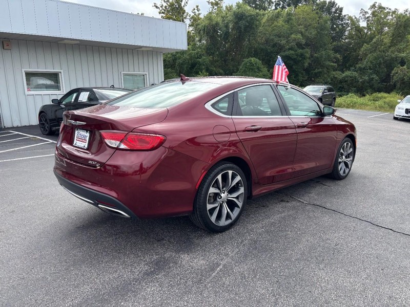 Chrysler 200 Vehicle Full-screen Gallery Image 03