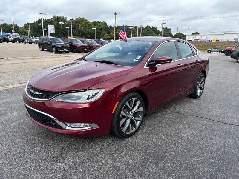 Chrysler 200 Vehicle Full-screen Gallery Image 08