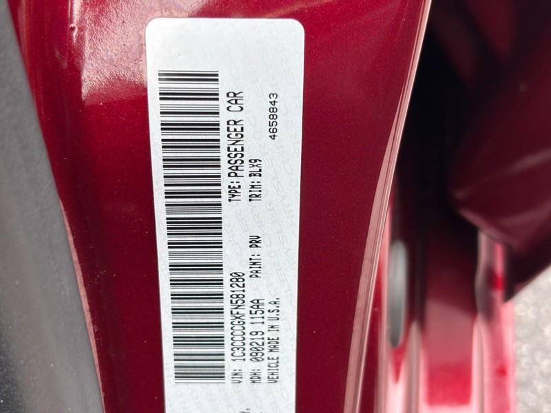 Chrysler 200 Vehicle Full-screen Gallery Image 26