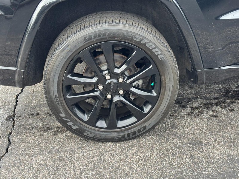 Jeep Grand Cherokee Vehicle Full-screen Gallery Image 04