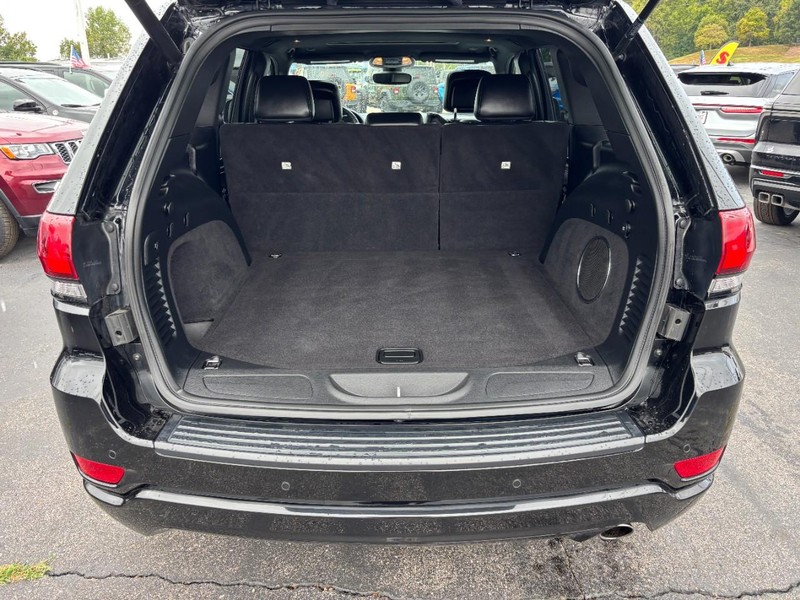 Jeep Grand Cherokee Vehicle Full-screen Gallery Image 05