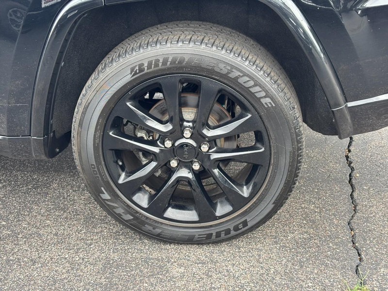 Jeep Grand Cherokee Vehicle Full-screen Gallery Image 08