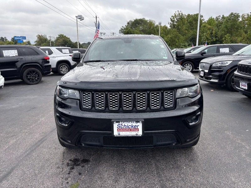 Jeep Grand Cherokee Vehicle Full-screen Gallery Image 10