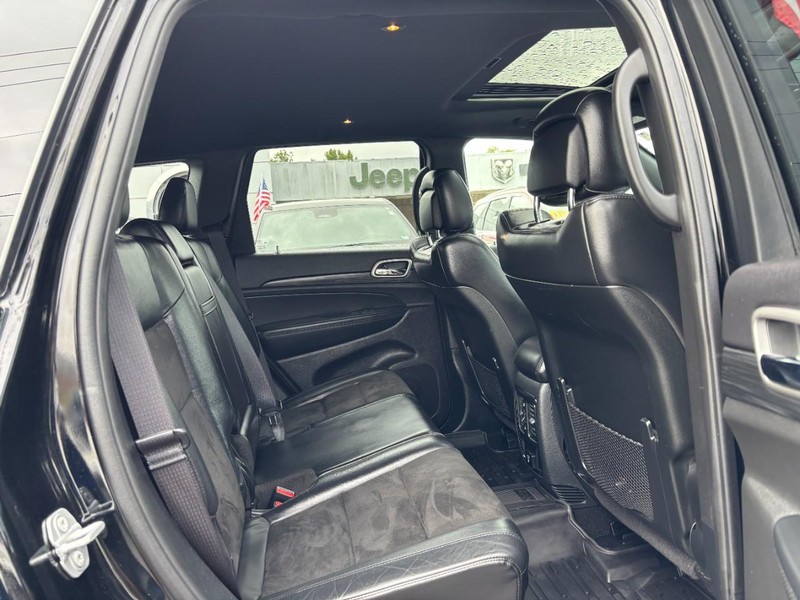 Jeep Grand Cherokee Vehicle Full-screen Gallery Image 11