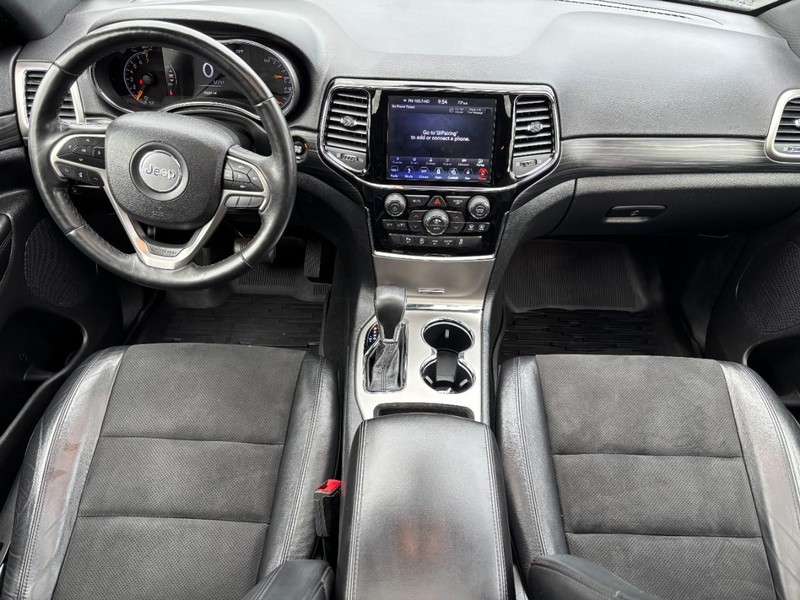 Jeep Grand Cherokee Vehicle Full-screen Gallery Image 12