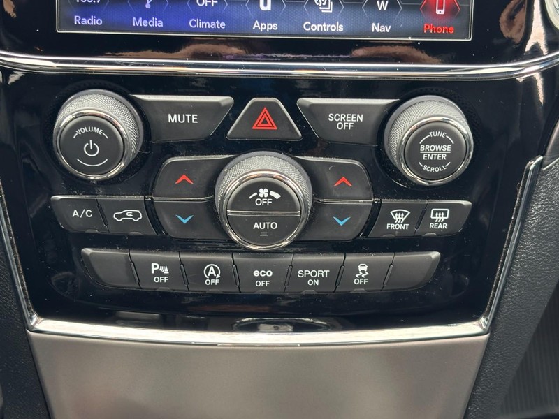 Jeep Grand Cherokee Vehicle Full-screen Gallery Image 15