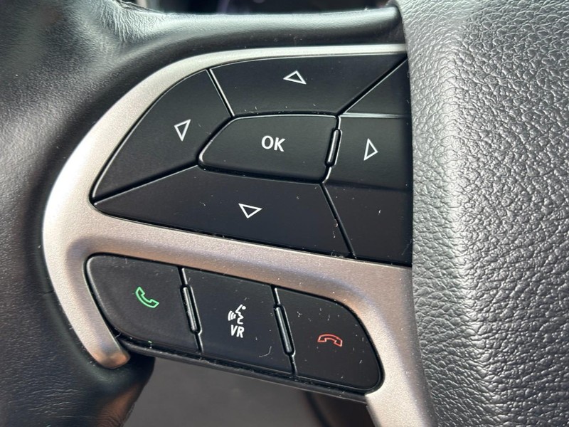 Jeep Grand Cherokee Vehicle Full-screen Gallery Image 18