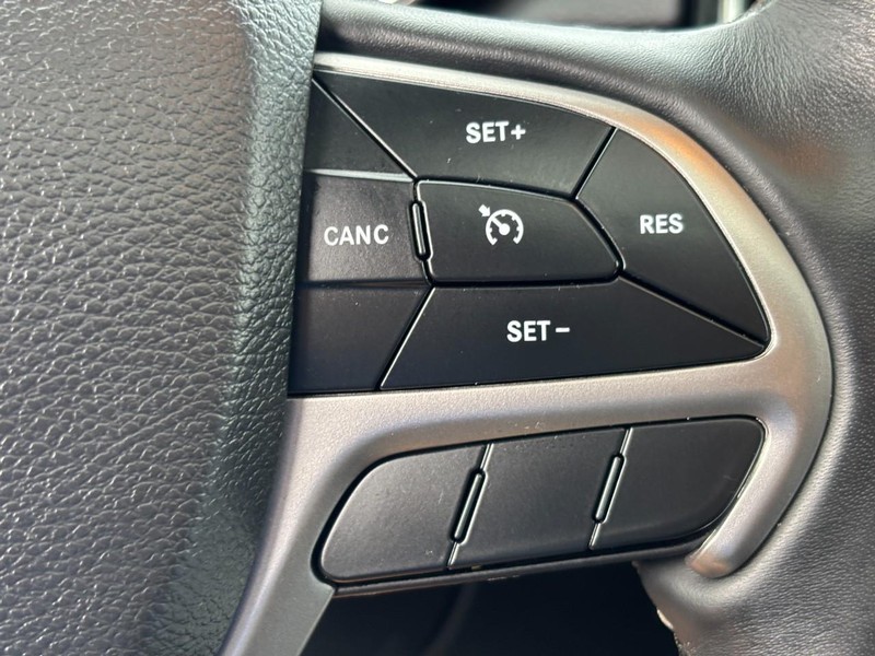 Jeep Grand Cherokee Vehicle Full-screen Gallery Image 19