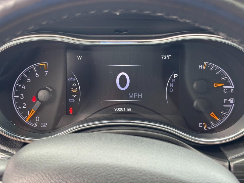 Jeep Grand Cherokee Vehicle Full-screen Gallery Image 20