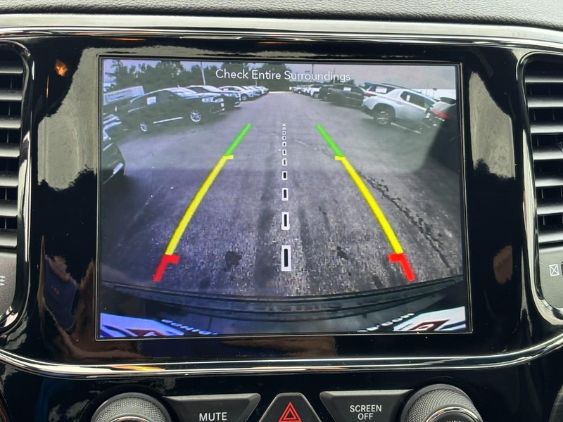 Jeep Grand Cherokee Vehicle Full-screen Gallery Image 22