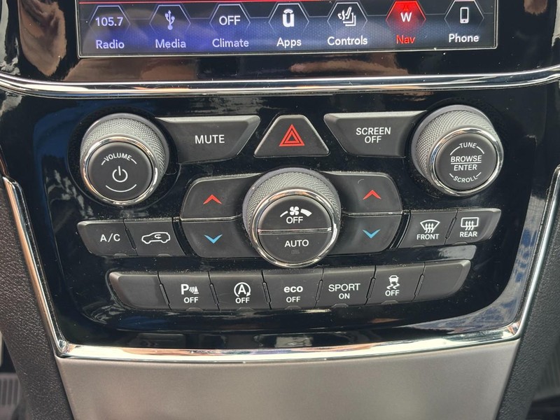 Jeep Grand Cherokee Vehicle Full-screen Gallery Image 24