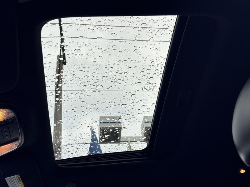 Jeep Grand Cherokee Vehicle Full-screen Gallery Image 27