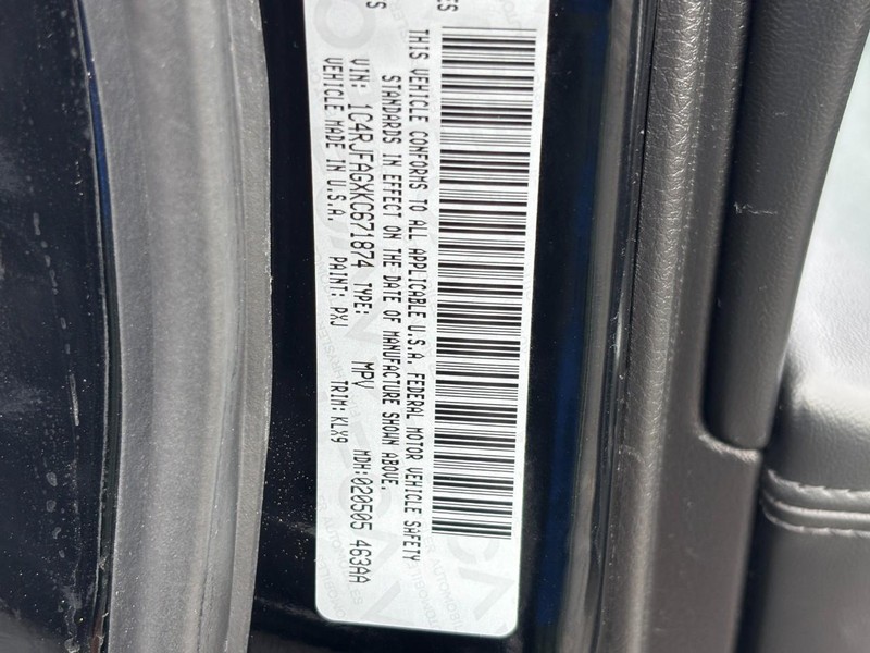 Jeep Grand Cherokee Vehicle Full-screen Gallery Image 28