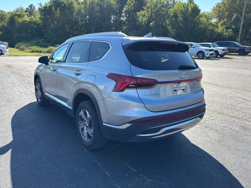 Hyundai Santa Fe Vehicle Full-screen Gallery Image 06