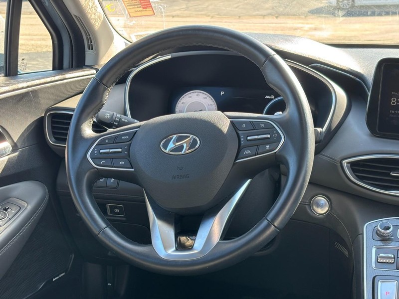 Hyundai Santa Fe Vehicle Full-screen Gallery Image 12