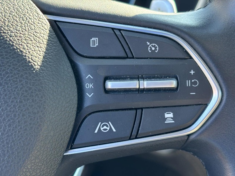 Hyundai Santa Fe Vehicle Full-screen Gallery Image 18