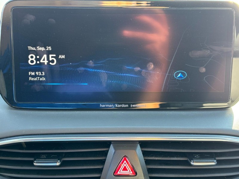 Hyundai Santa Fe Vehicle Full-screen Gallery Image 20