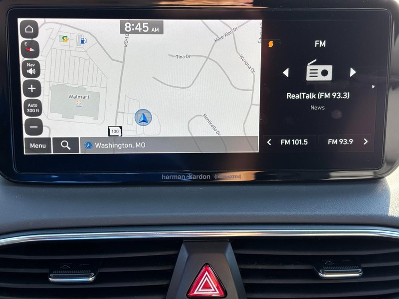 Hyundai Santa Fe Vehicle Full-screen Gallery Image 22