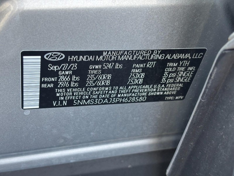 Hyundai Santa Fe Vehicle Full-screen Gallery Image 26