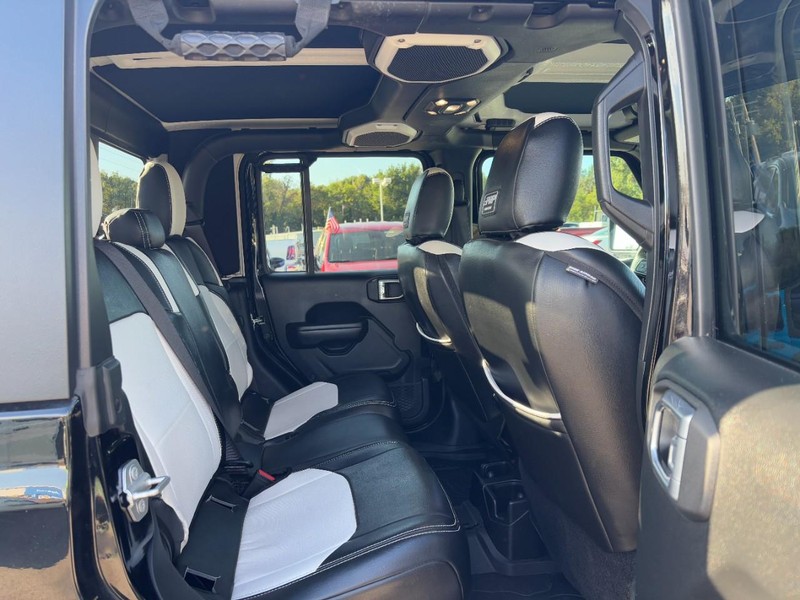 Jeep Gladiator Vehicle Full-screen Gallery Image 10