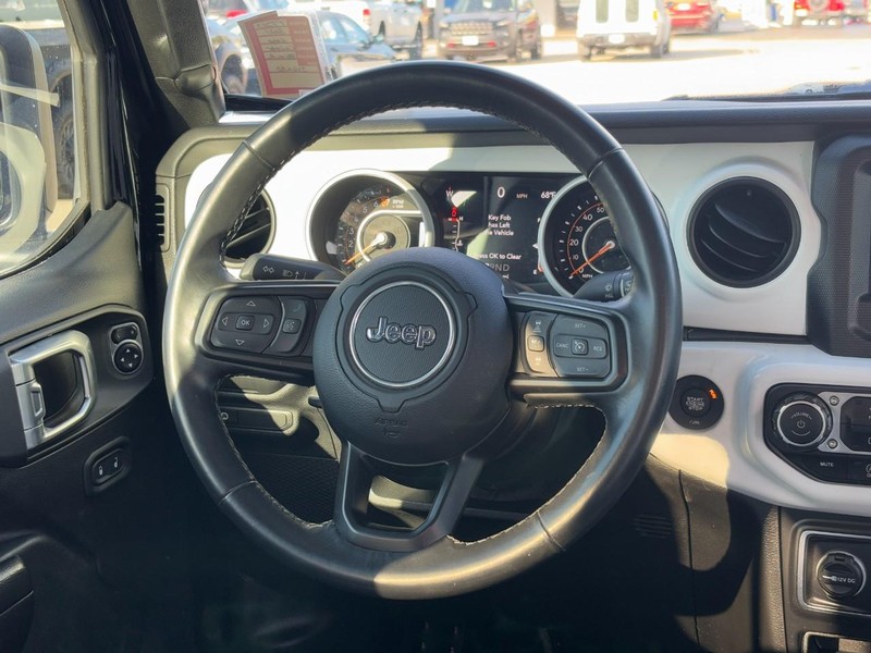 Jeep Gladiator Vehicle Full-screen Gallery Image 12