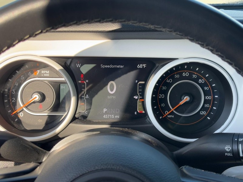 Jeep Gladiator Vehicle Full-screen Gallery Image 19