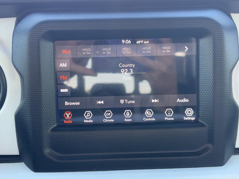 Jeep Gladiator Vehicle Full-screen Gallery Image 20