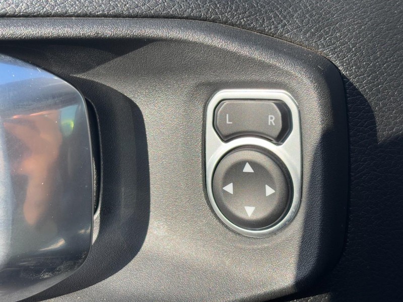 Jeep Gladiator Vehicle Full-screen Gallery Image 23