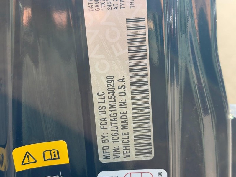 Jeep Gladiator Vehicle Full-screen Gallery Image 26