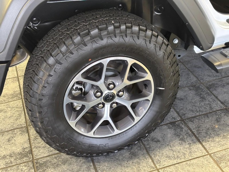 Jeep Wrangler Vehicle Full-screen Gallery Image 03