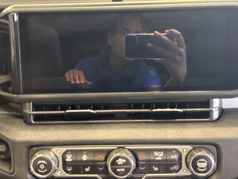 Jeep Wrangler Vehicle Full-screen Gallery Image 07