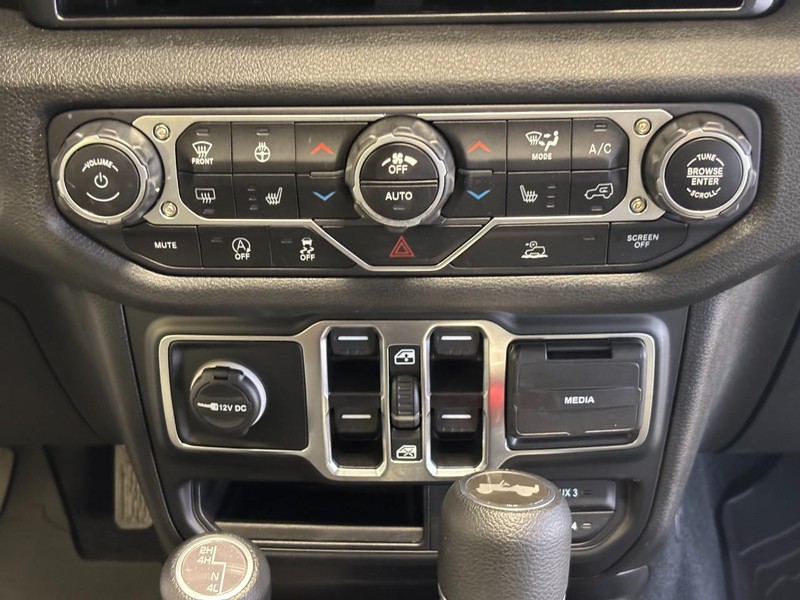 Jeep Wrangler Vehicle Full-screen Gallery Image 08