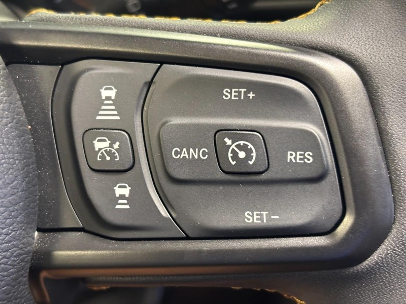 Jeep Wrangler Vehicle Full-screen Gallery Image 12