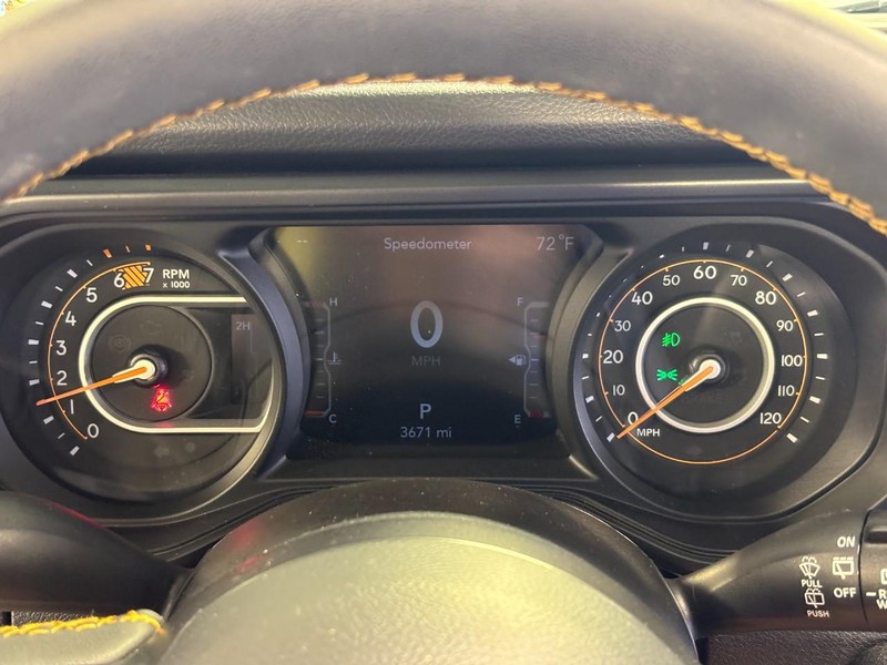 Jeep Wrangler Vehicle Full-screen Gallery Image 13